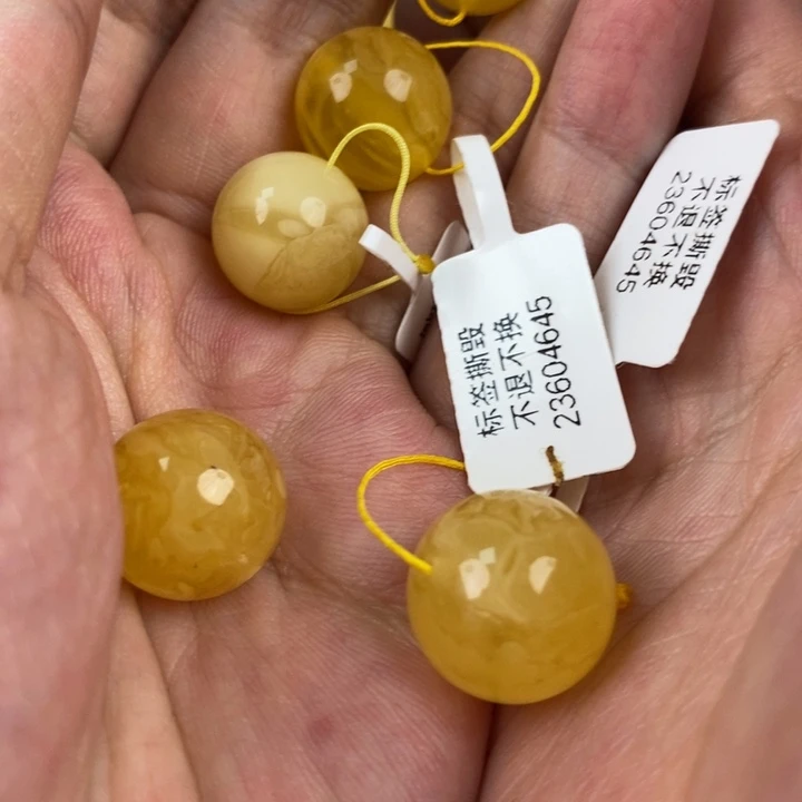 未镶嵌琥珀裸石微瑕多样性发货发一个40