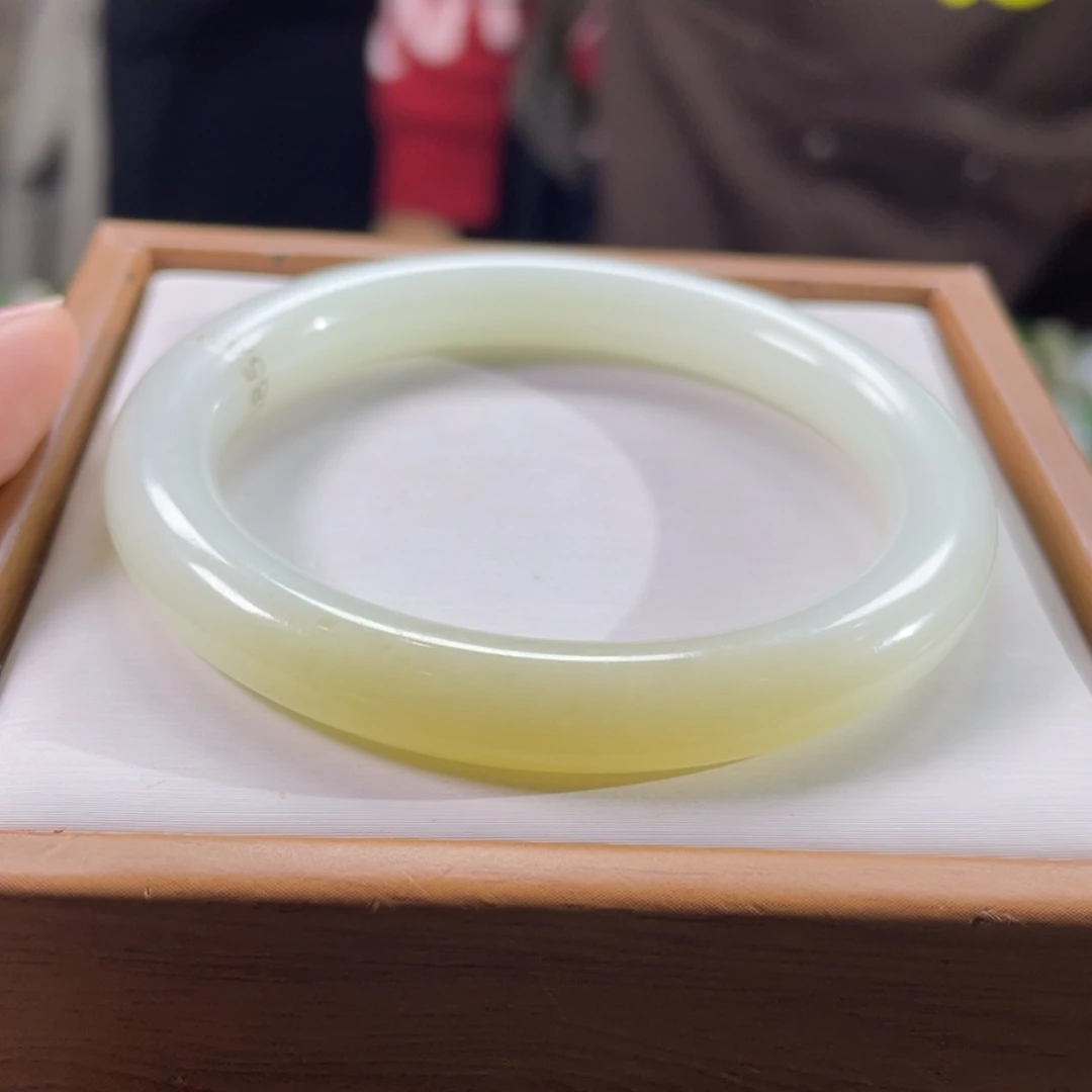 和田玉未镶嵌手镯58圈