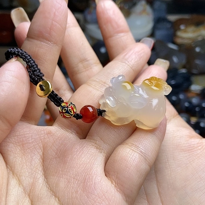 玛瑙/玉髓颈饰未镶嵌哎***?