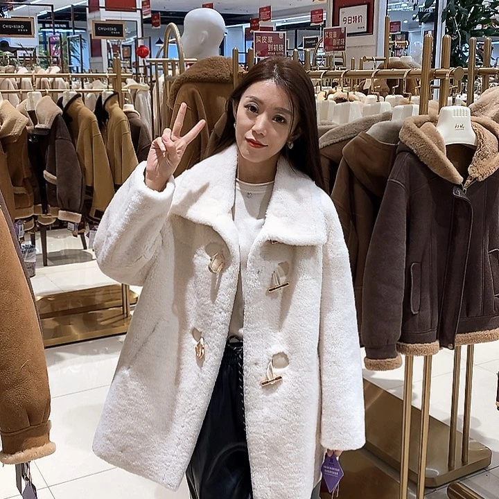 初晓皮草女装外套