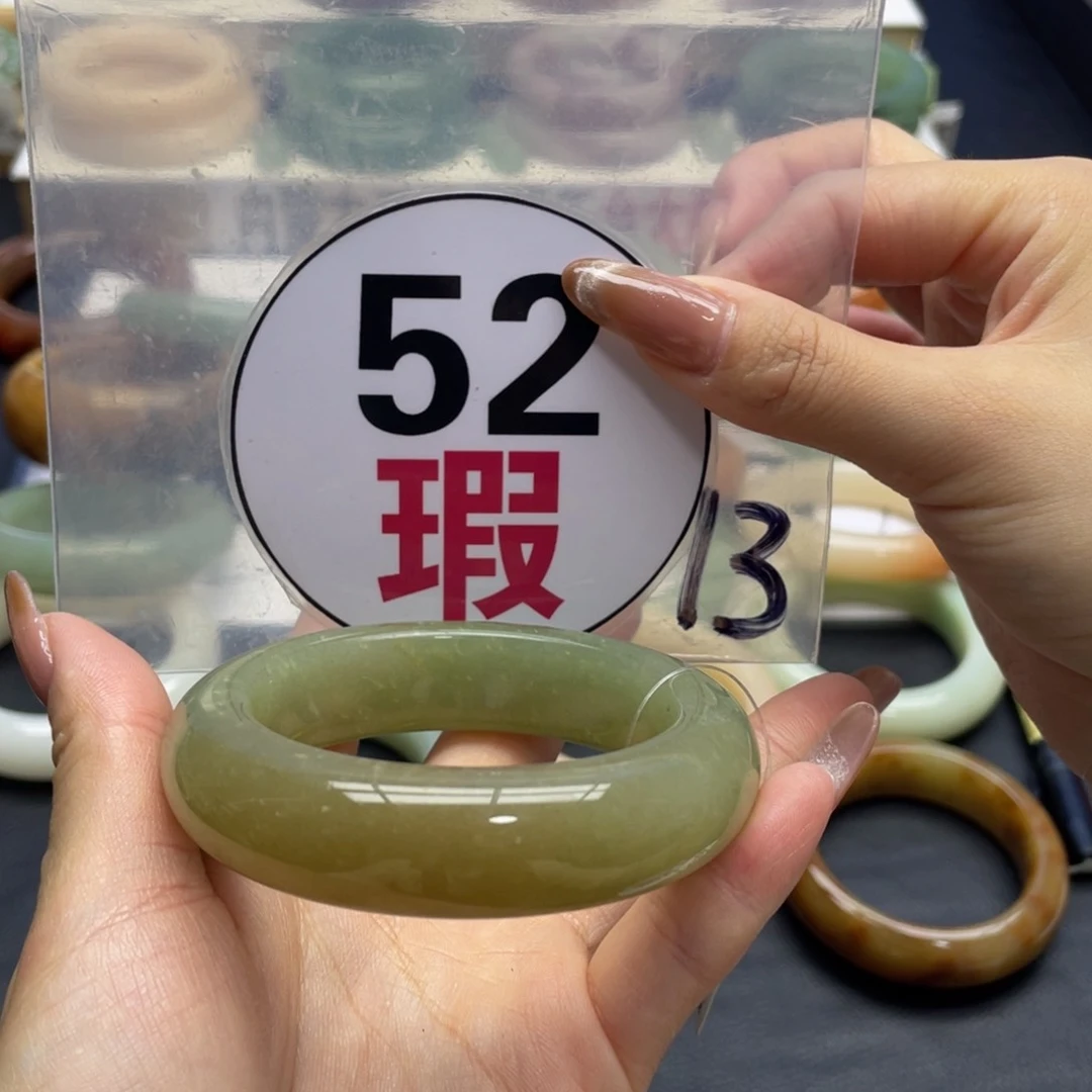 未镶嵌手镯石英质玉