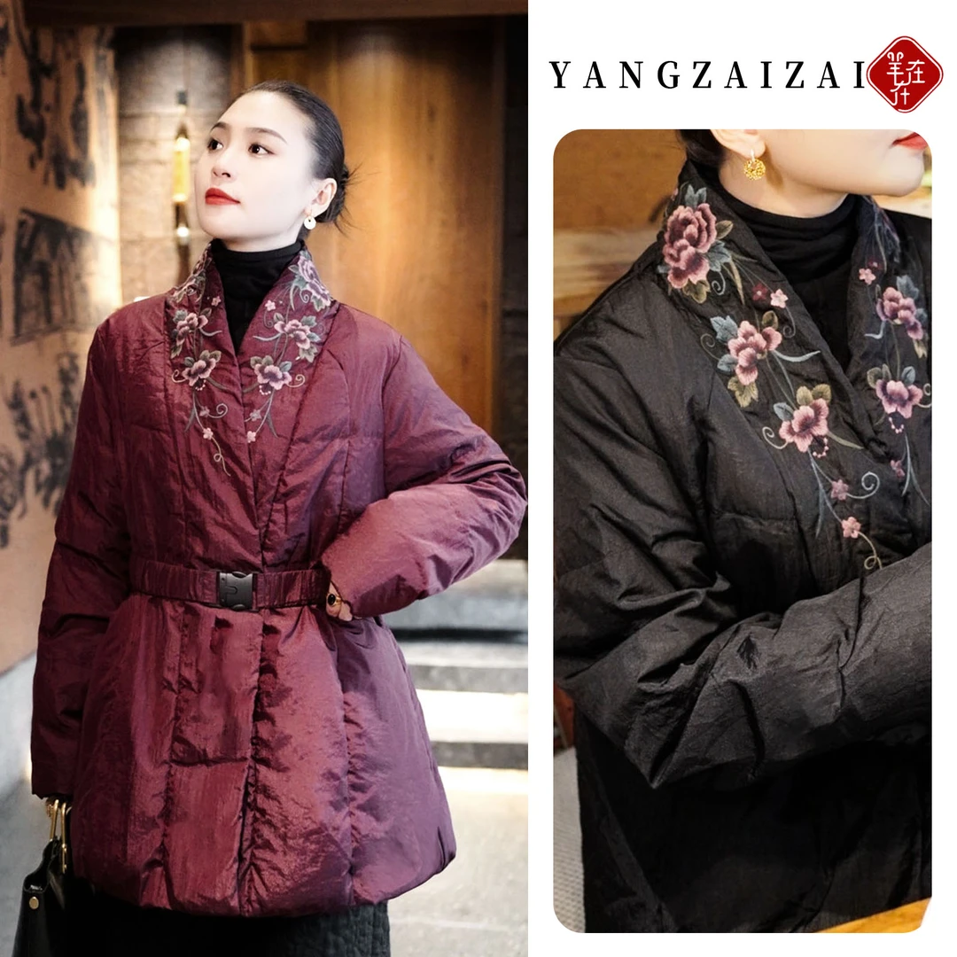 羊在在民族风90绒羽绒服女冬收腰白鸭绒保暖刺绣外套YRF25YW1598