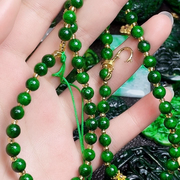 翡翠未镶嵌颈饰多样性