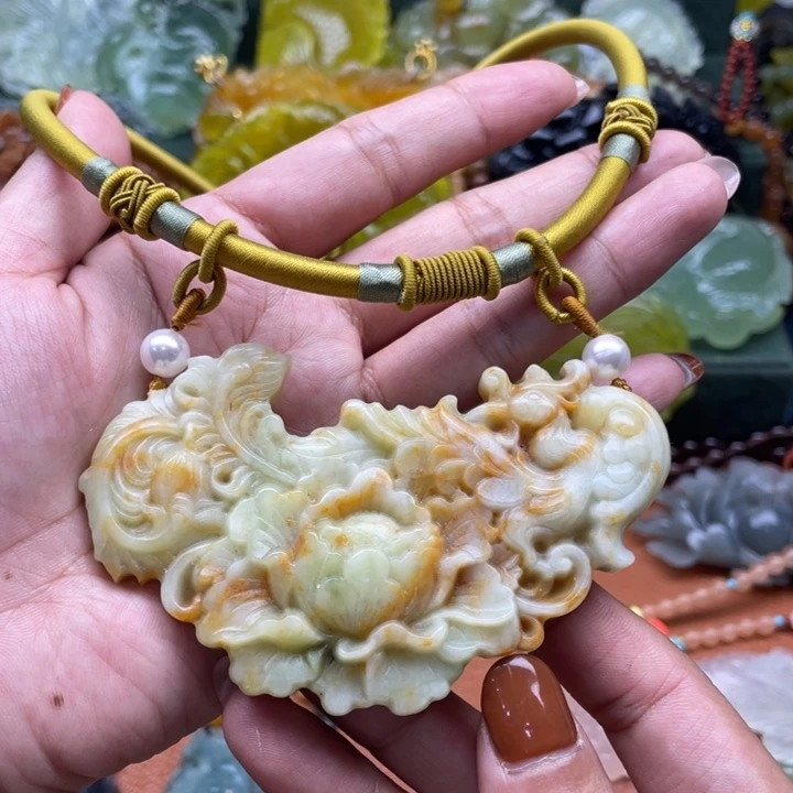 未镶嵌蛇纹石玉颈饰