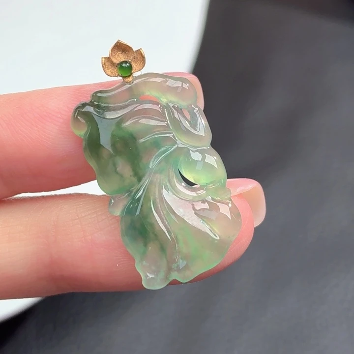 翡翠18K金镶嵌颈饰