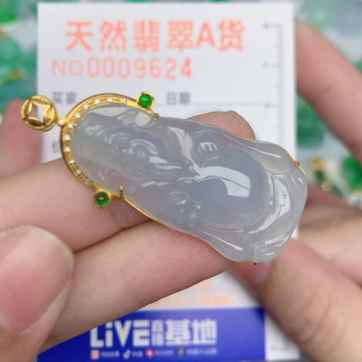 颈饰18K金镶嵌翡翠财神