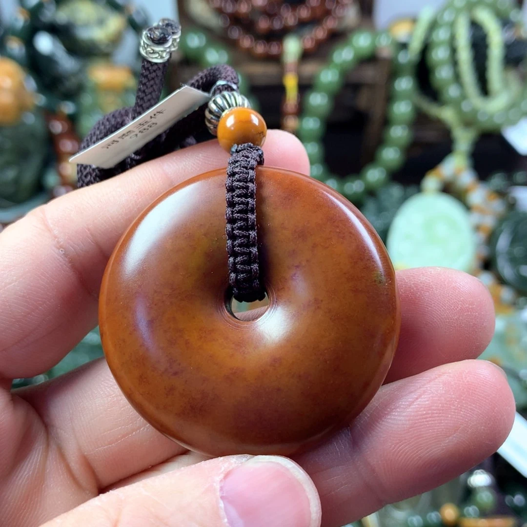 透闪石质玉挂件未镶嵌