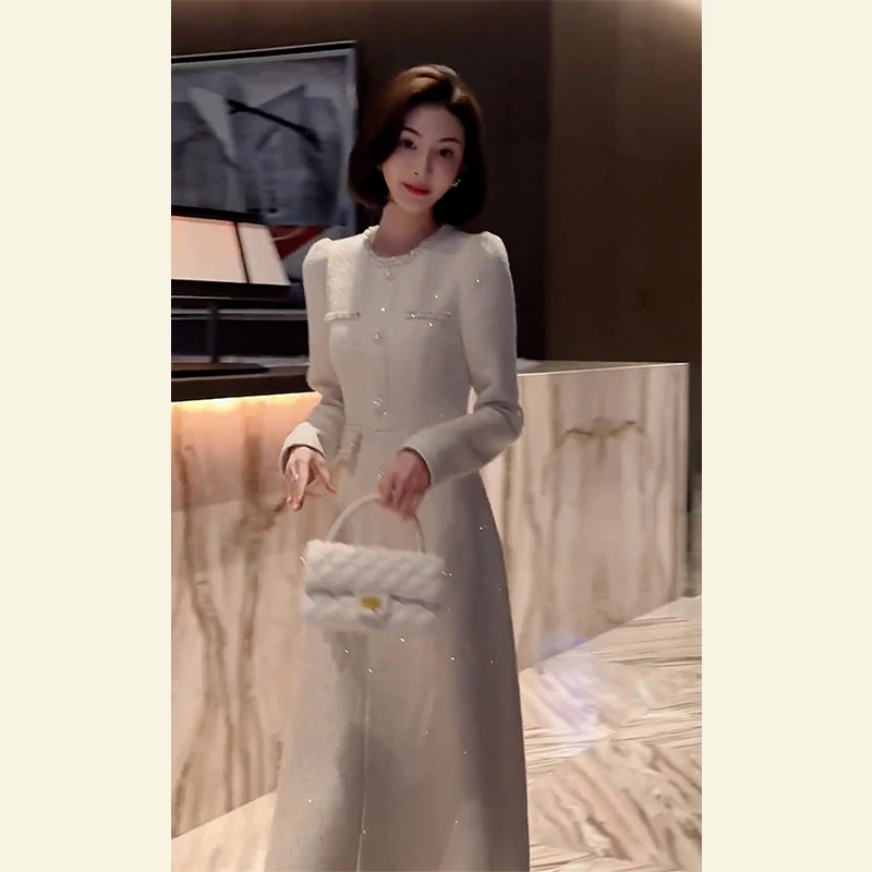 秋冬端庄大气高端精致高级感富家小千金小香风白色礼服亮片连衣裙