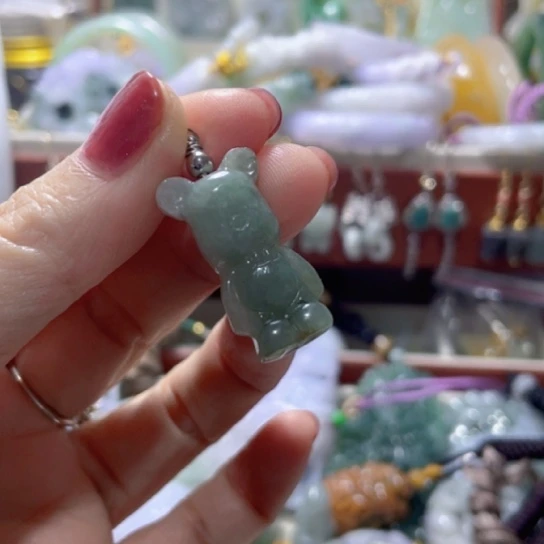 翡翠未镶嵌颈饰暴力熊吊坠