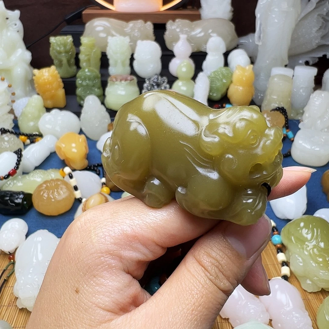石材言**信红糖色手把貔貅