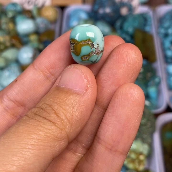 绿松石未镶嵌颈饰小****常