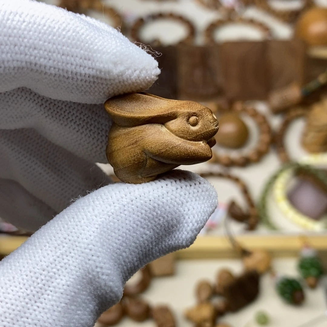 散珠檀香木印度迈索尔老山檀2.3兔子