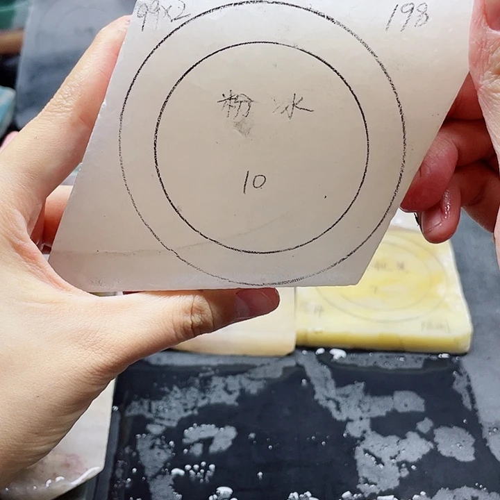 未镶嵌手镯石英质玉定制
