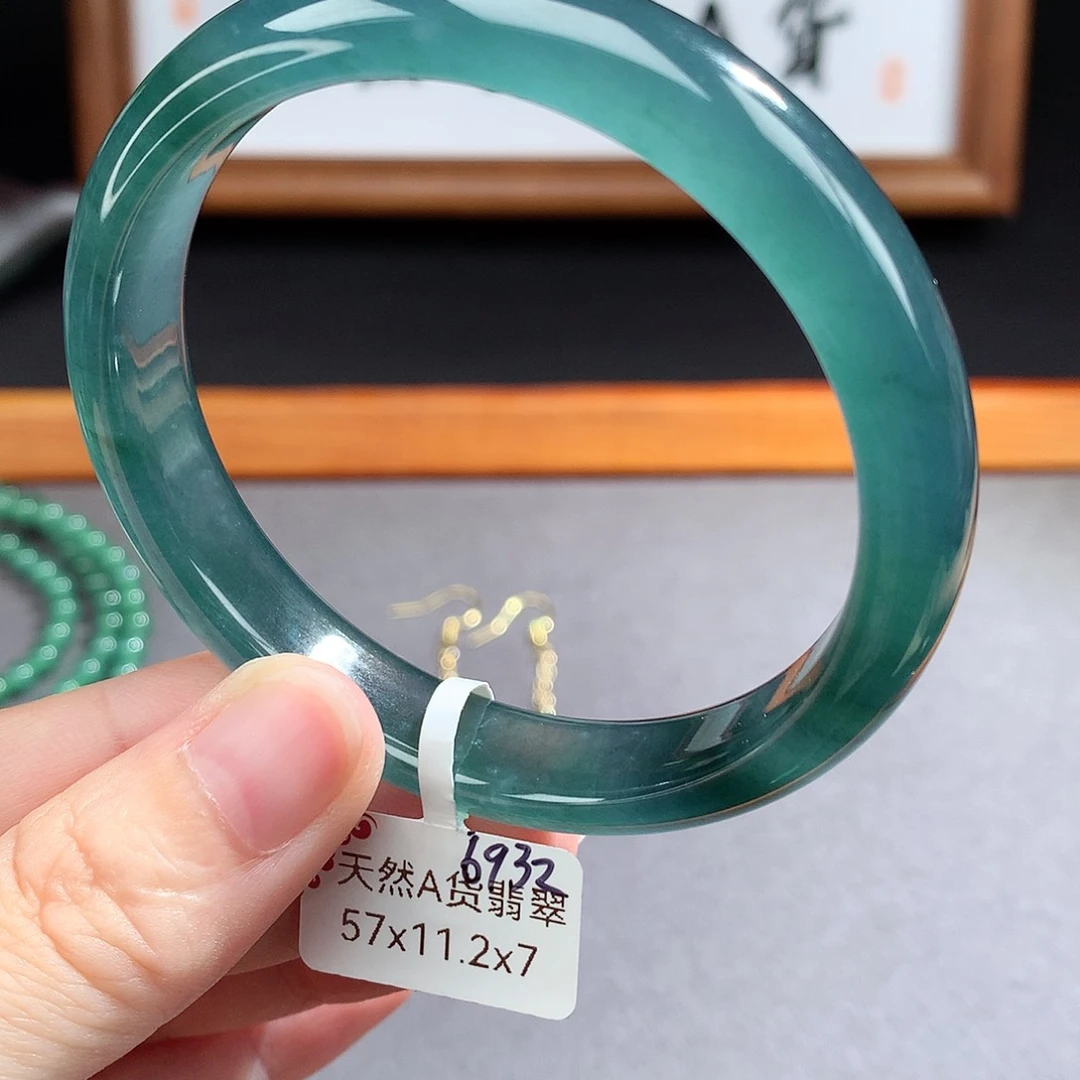 翡翠手镯（圆镯）未镶嵌