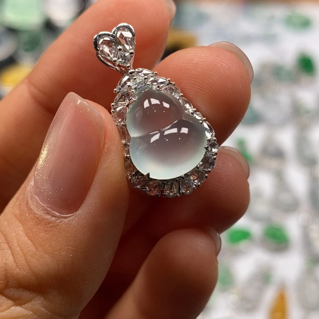 翡翠18K金镶嵌颈饰