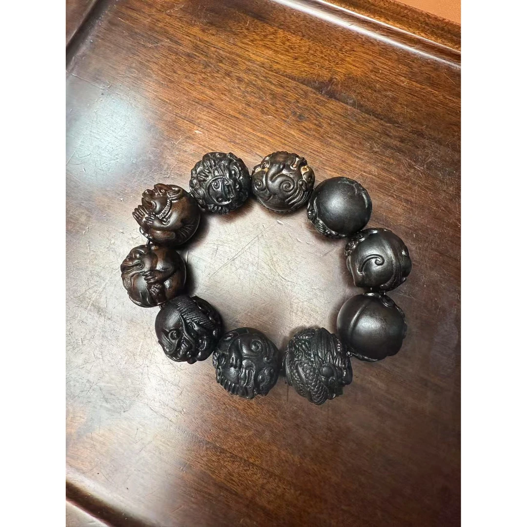 随机文玩手串一份{以主播为准