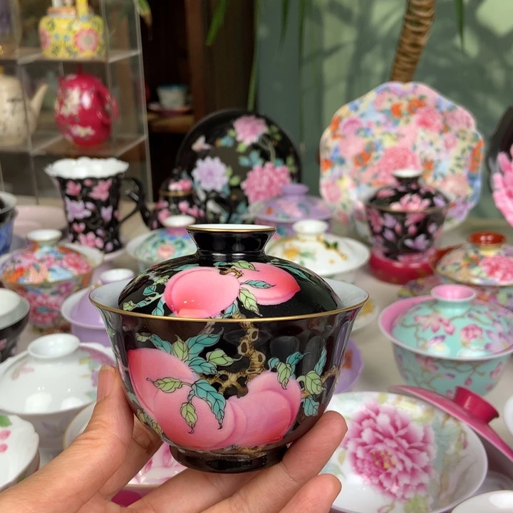 九桃黑底景德镇手工手绘