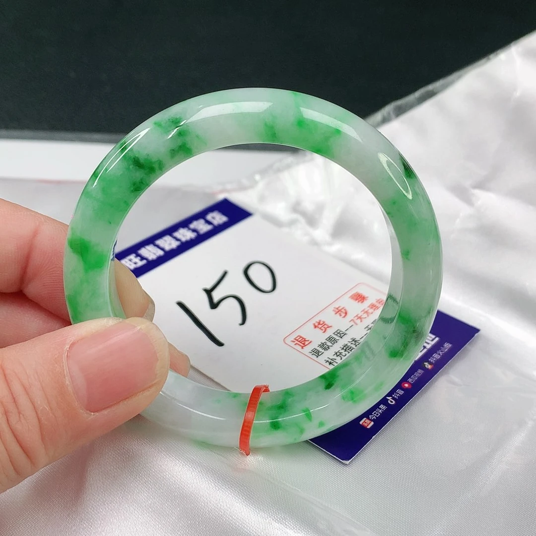 翡翠手镯未镶嵌翡翠