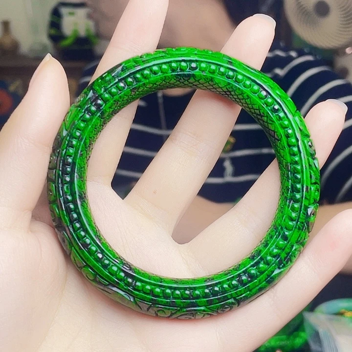 颈饰未镶嵌翡翠多样性