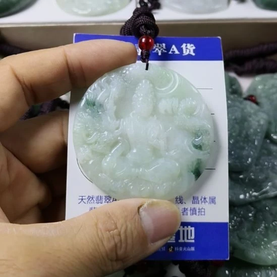 翡翠未镶嵌颈饰挂件