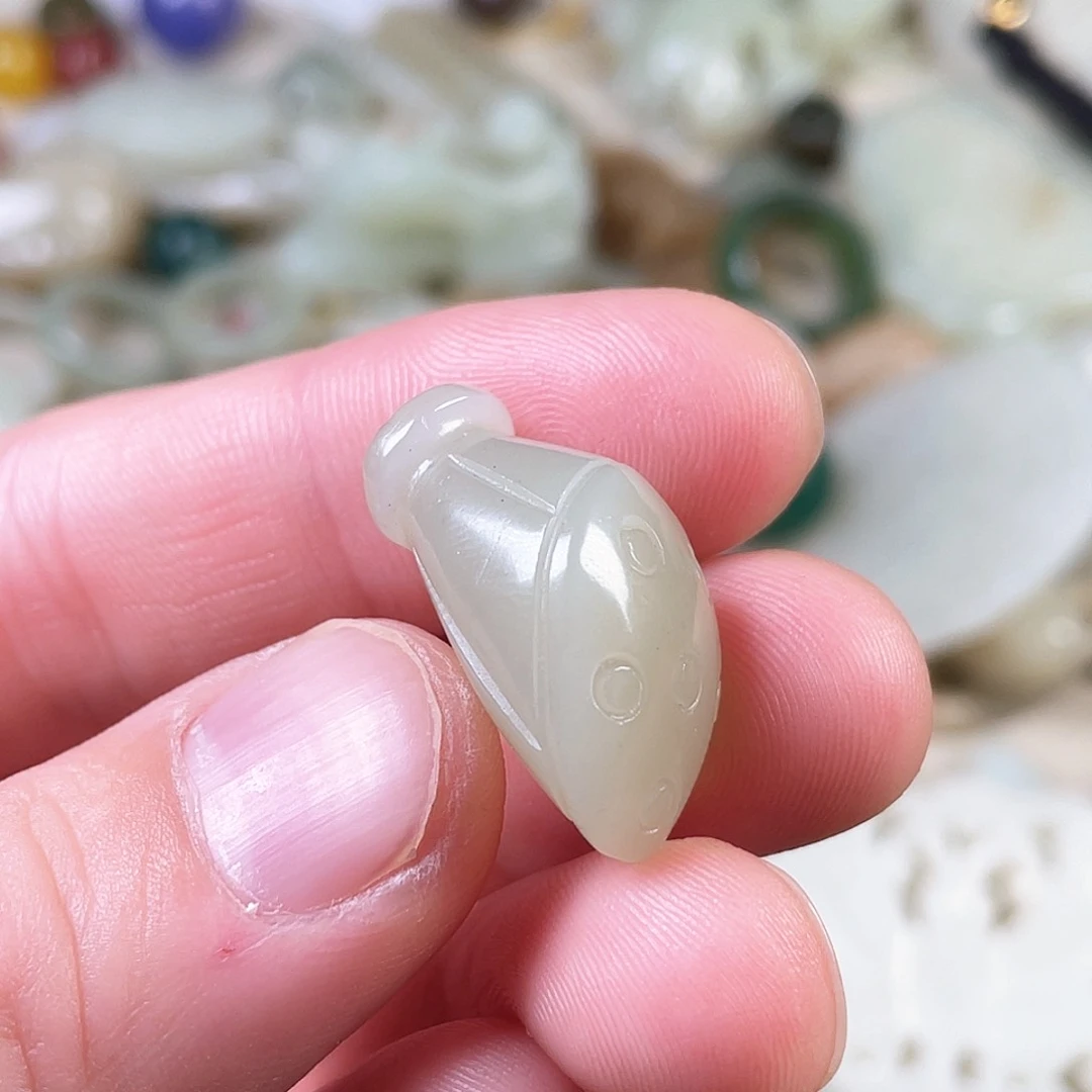 和田玉（糖玉）颈饰未镶嵌