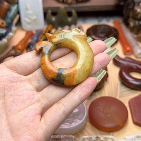 蛇纹石玉未镶嵌颈饰