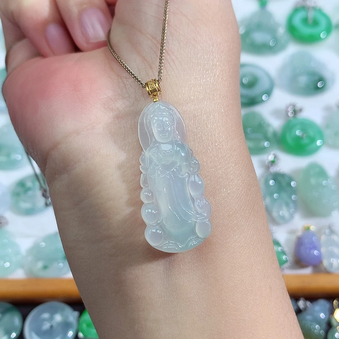 颈饰18K金镶嵌翡翠观音