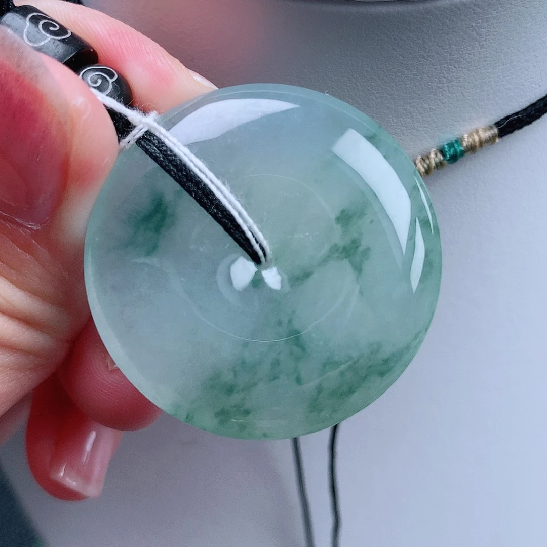 翡翠未镶嵌颈饰平安