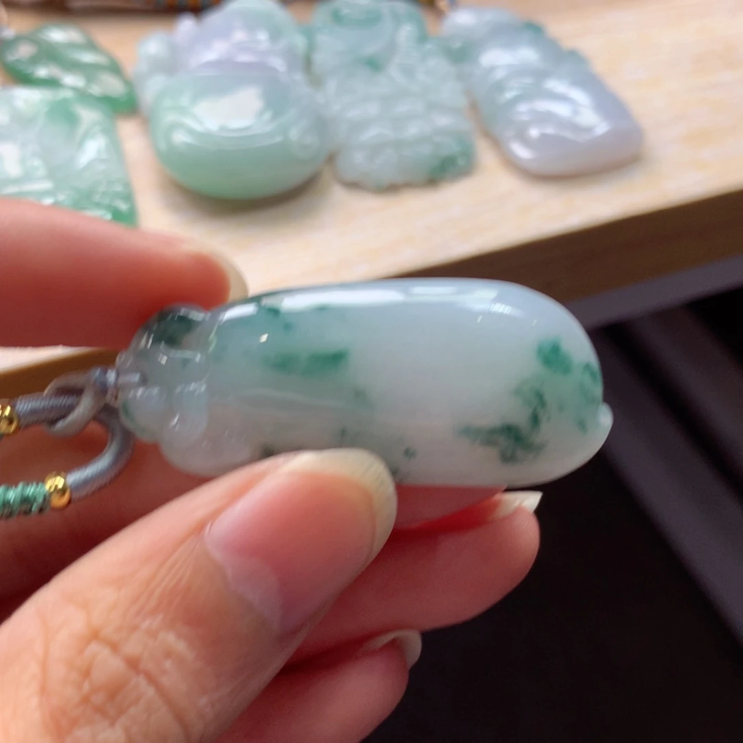 翡翠未镶嵌颈饰吊坠