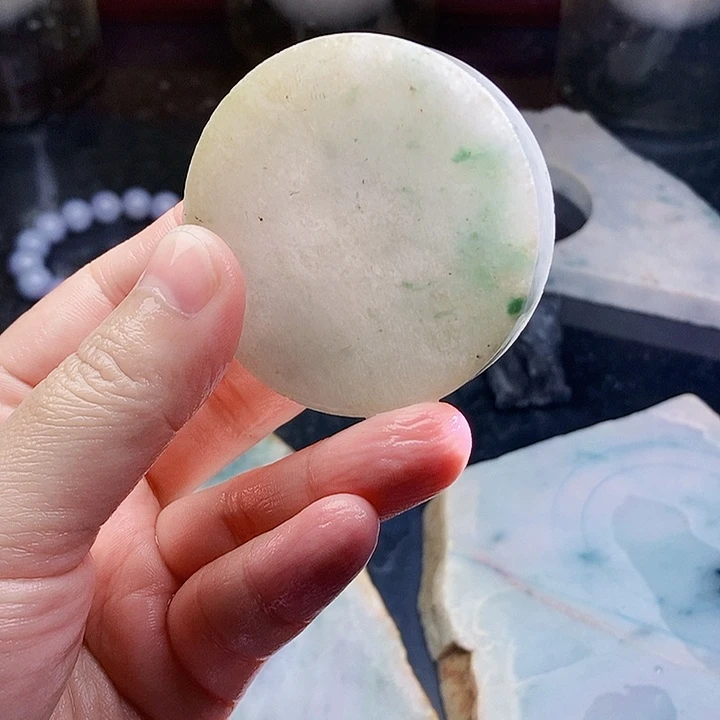 翡翠未镶嵌颈饰毛料61