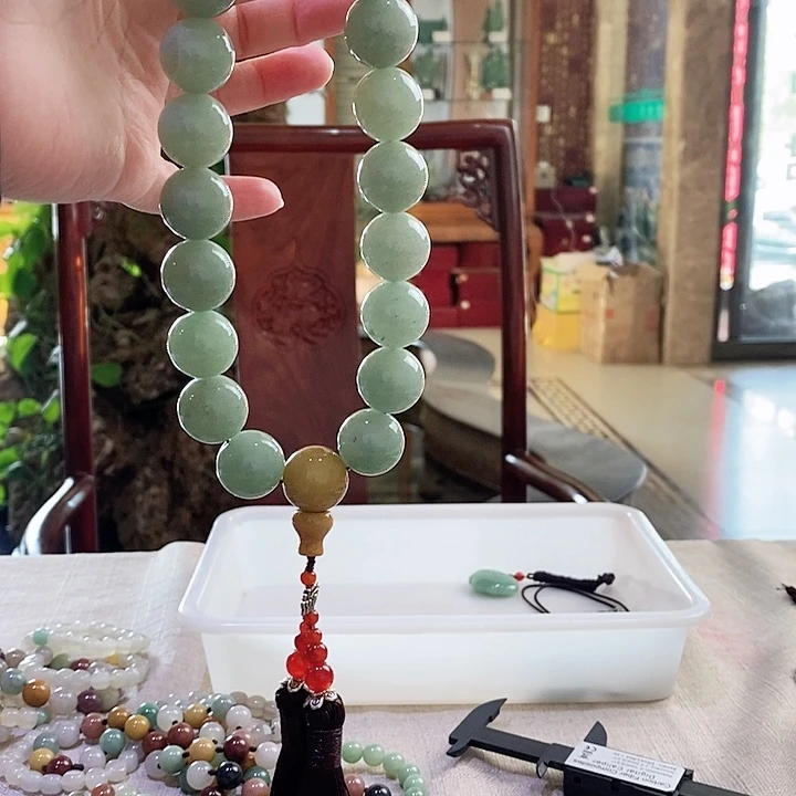 密玉（石英质玉）颈饰未镶嵌