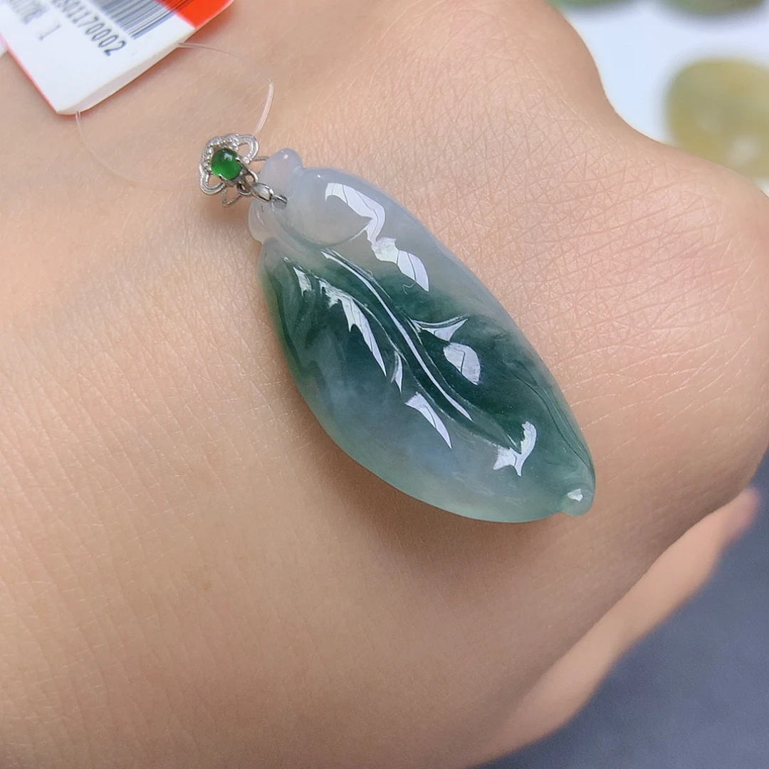 翡翠颈饰18K金镶嵌叶子