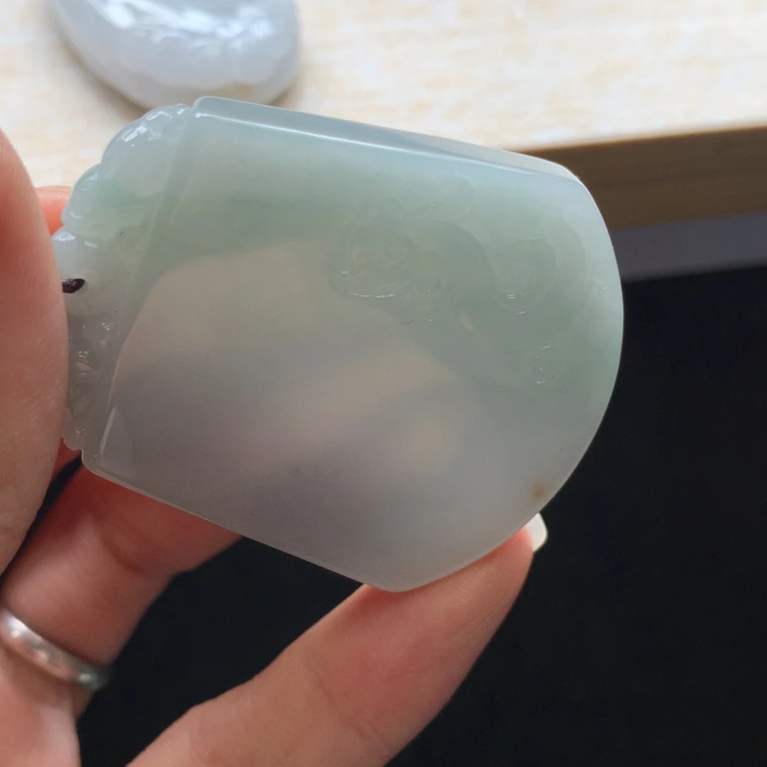 翡翠未镶嵌颈饰吊坠