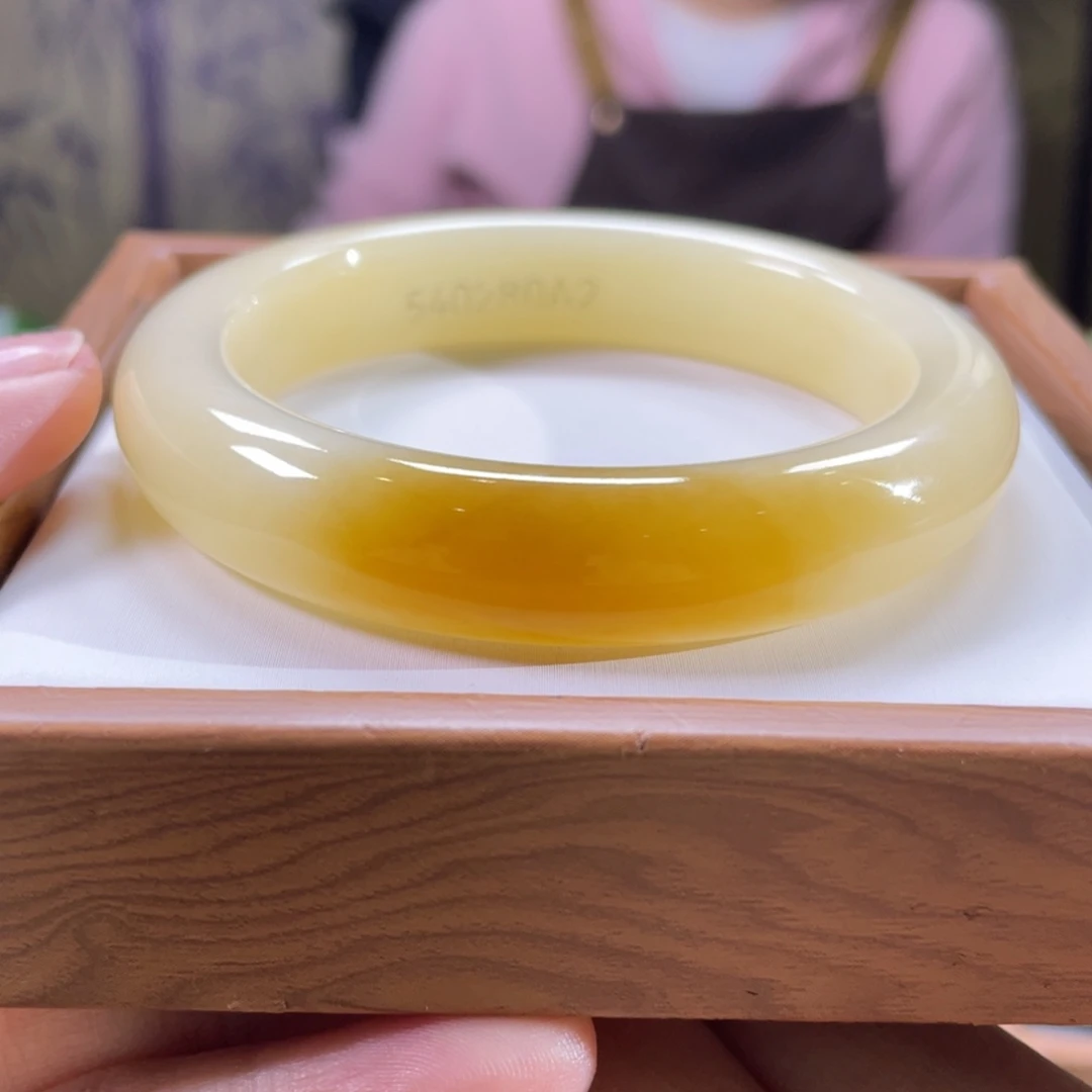 和田玉未镶嵌手镯54圈