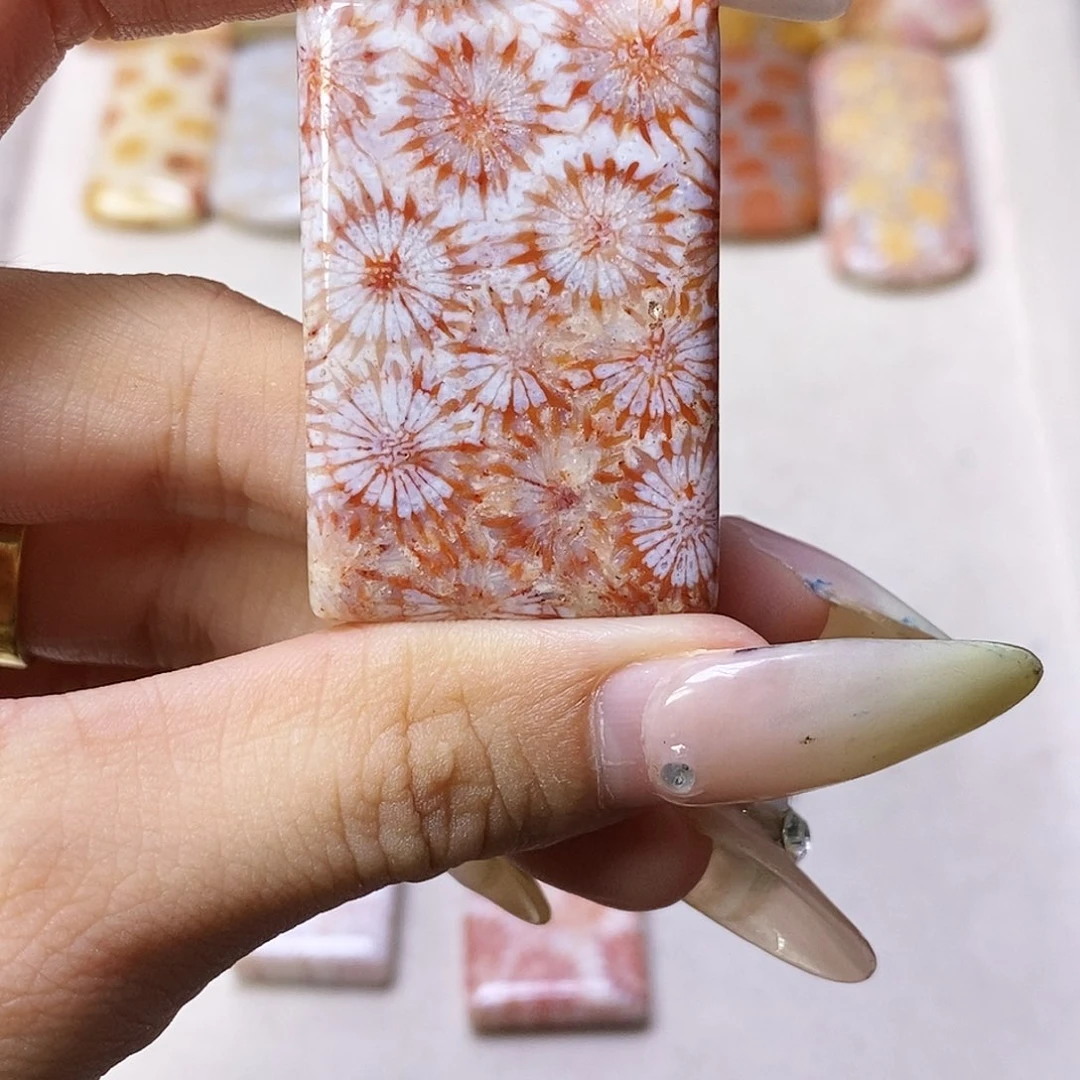 查罗石合金颈饰R****a