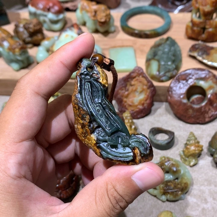 未镶嵌岫岩河磨玉（透闪石质玉）挂件