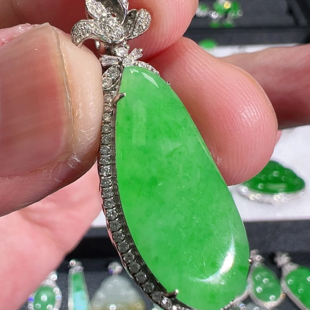 【闪购商品】翡翠吊坠(不含链)18K金镶嵌