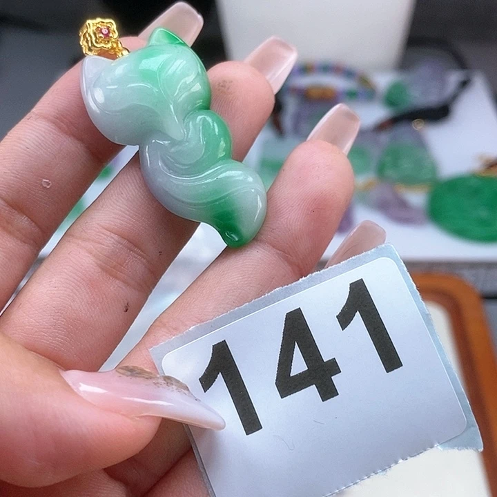 翡翠颈饰未镶嵌吊坠