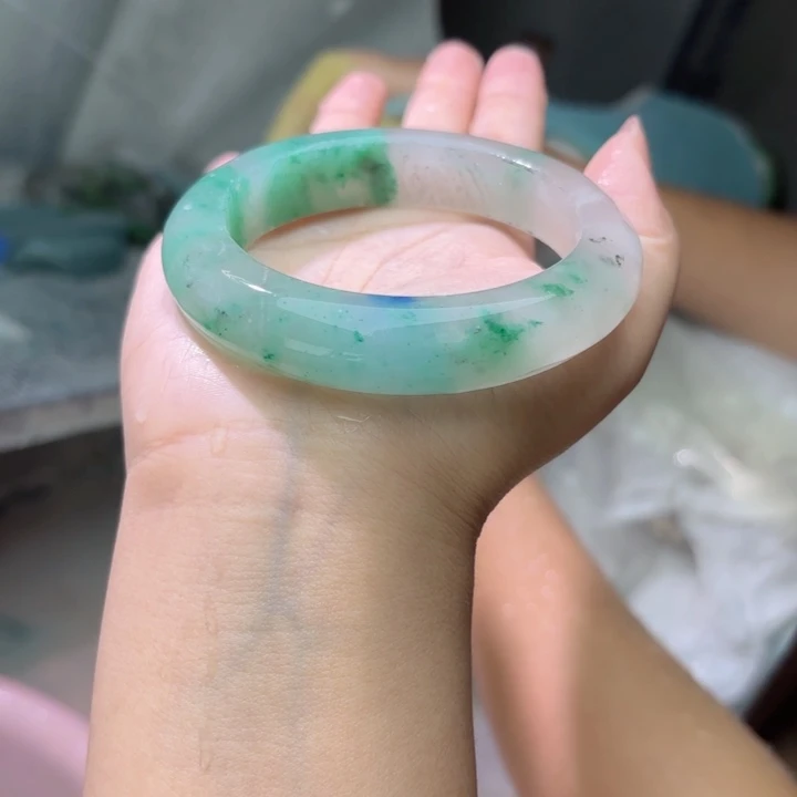 独***往未镶嵌手镯石英质玉（非洲翠）定制