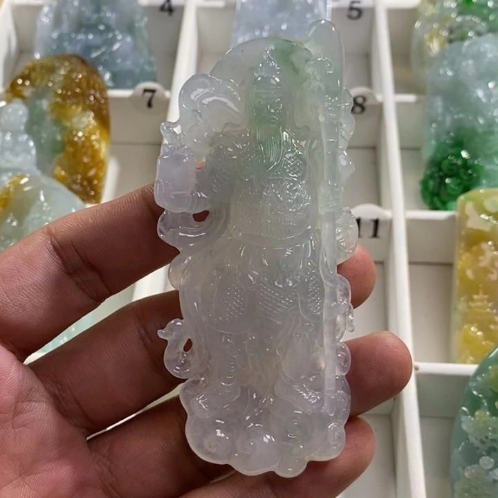 颈饰未镶嵌翡翠星**学关公