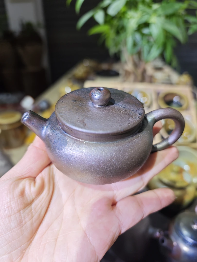 建水紫泥柴烧荷叶壶