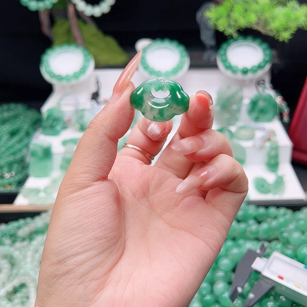 石英质玉（非洲翠）未镶嵌吊坠(赠链)