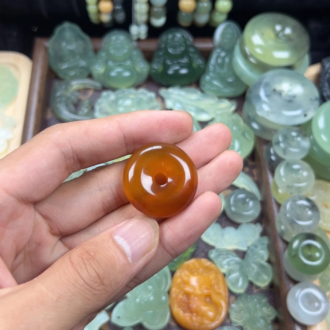 娃****蛇纹石玉未镶嵌颈饰