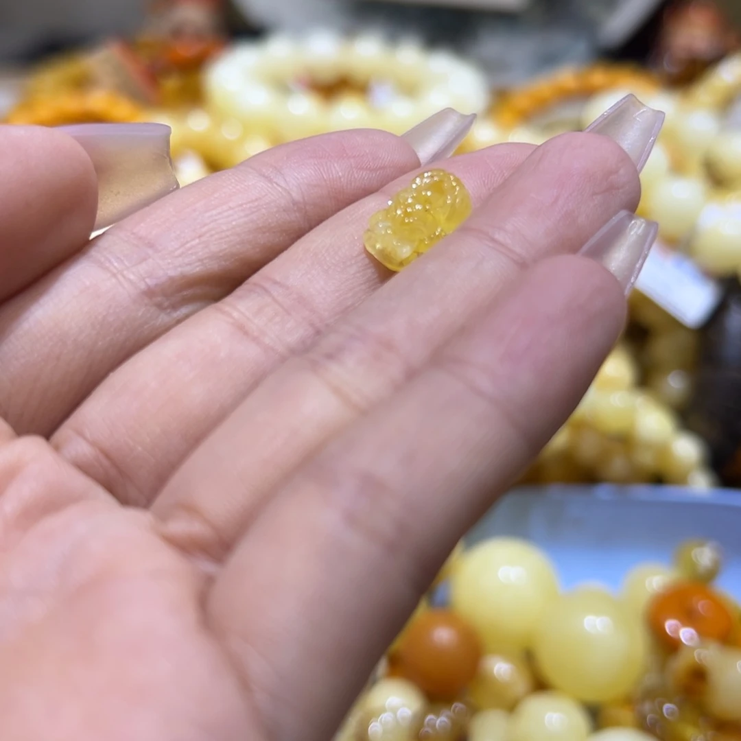 琥珀珠宝奇石未镶嵌