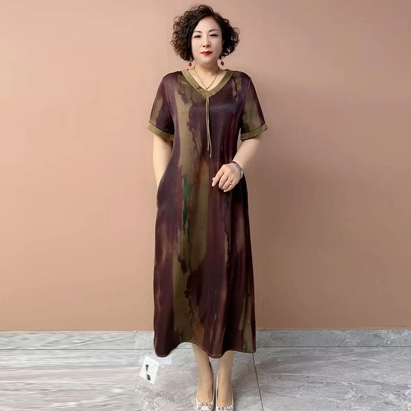 H夏季舒适中老年妈妈装真丝连衣裙2025洋气宽松遮肉显瘦减龄裙子