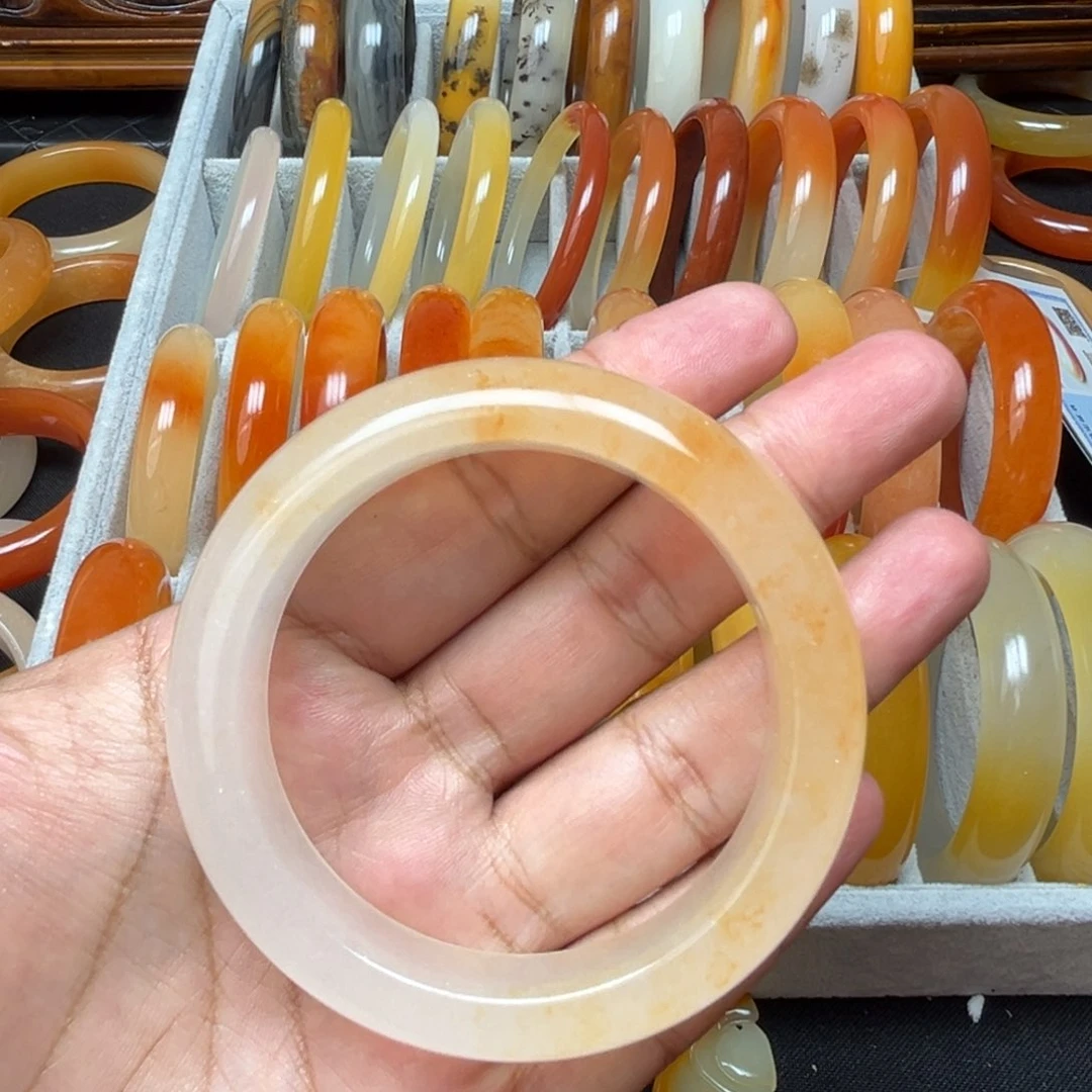 暮***一石英质玉（黄龙玉）未镶嵌手镯