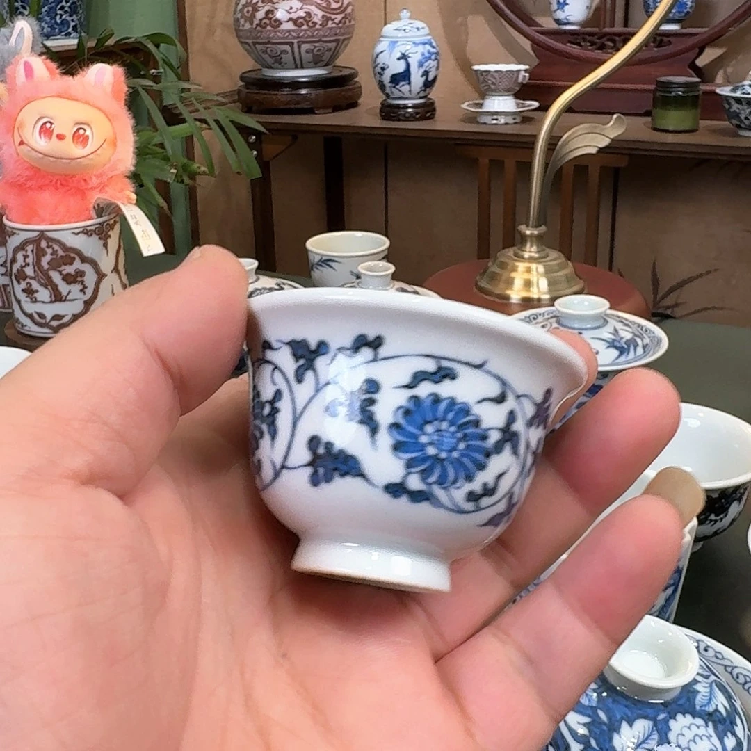 青花缠枝菊迷你压手杯