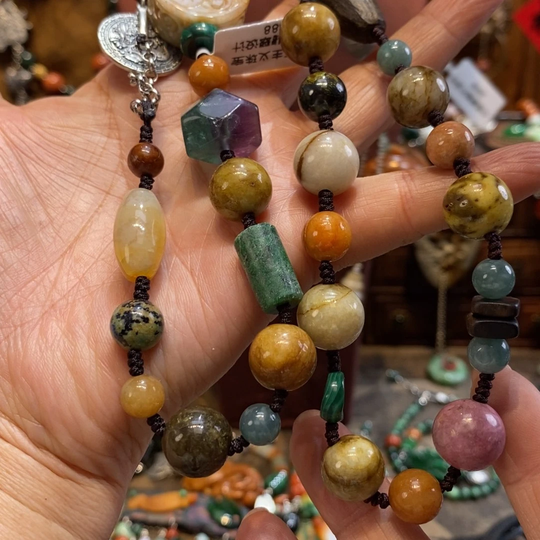 翡翠吊坠(赠链)未镶嵌