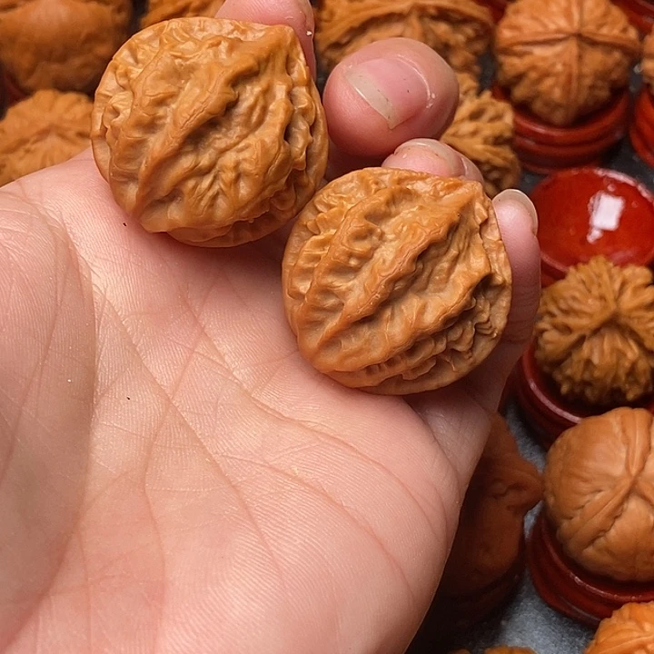 文玩核桃吊坠帝王龙脊