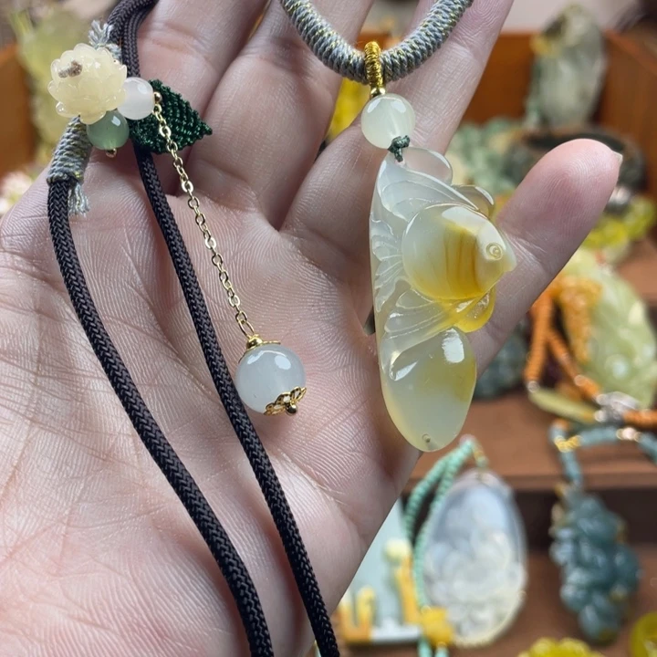 蛇纹石玉未镶嵌吊坠